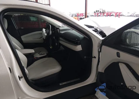 2022 Ford Mustang Mach-E Premium z USA, uszkodzony, nr VIN 3FMTK3SU3NMA15570